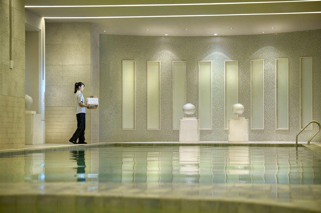 Hotel Nikko Tianjin Exterior foto The swimming pool at The Spa at The Landmark