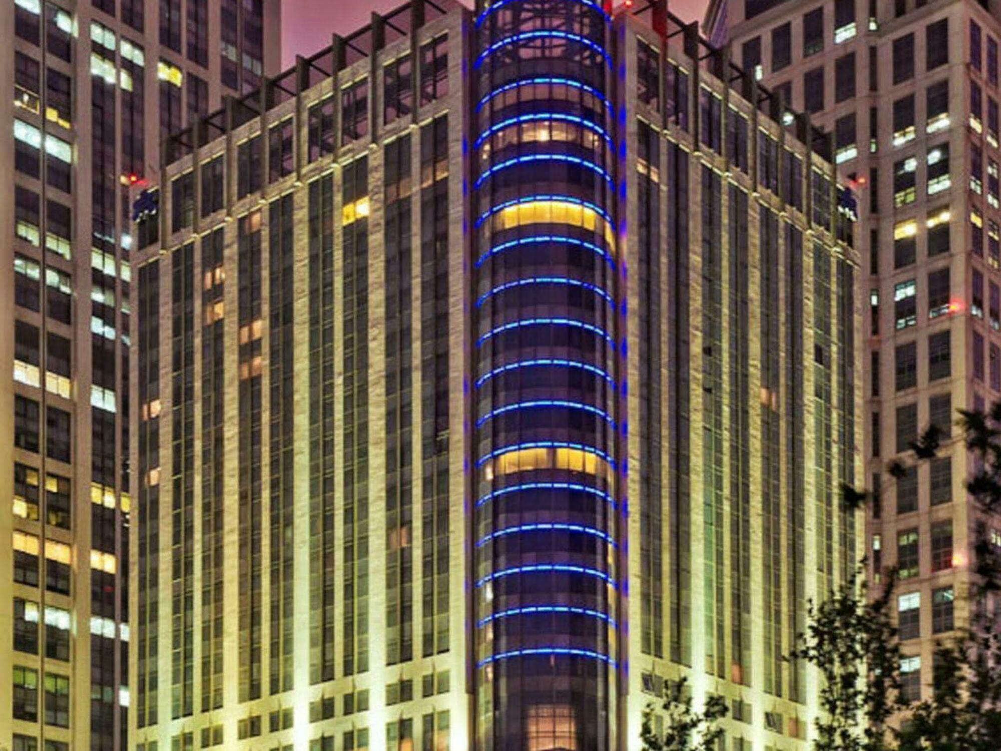 Hotel Nikko Tianjin Exterior foto The hotel at night